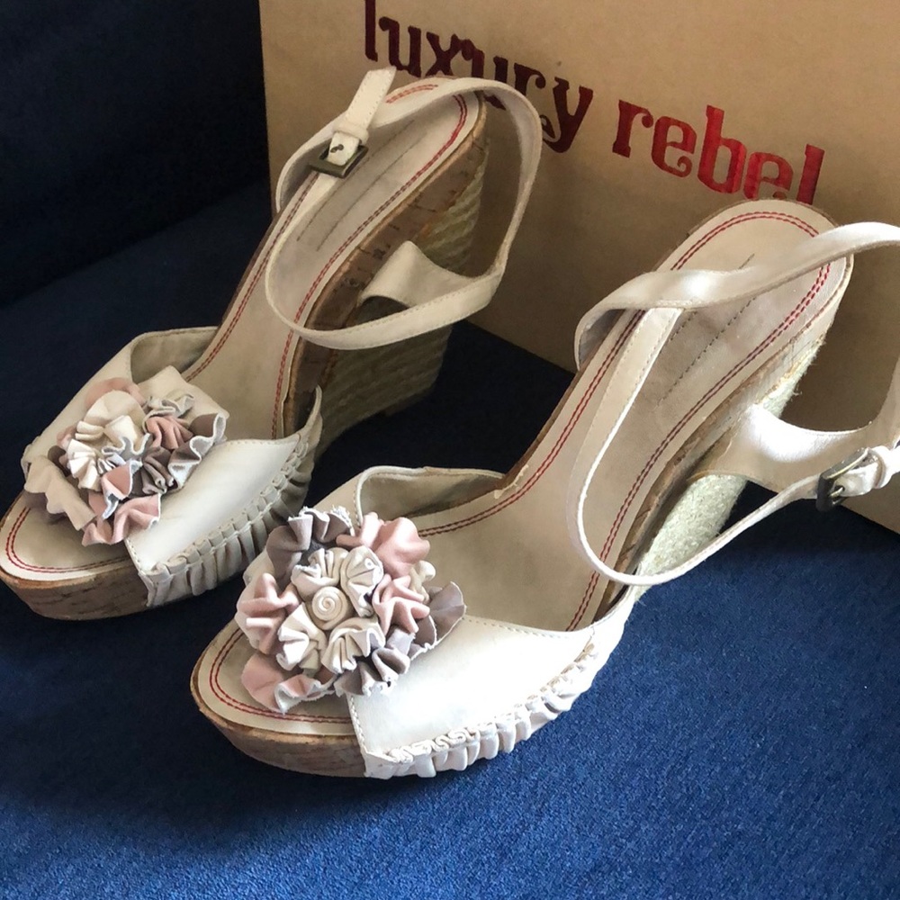 Luxury Rebel Leather Flower Wedge Heels 37.5 EU - Picture 5 of 10